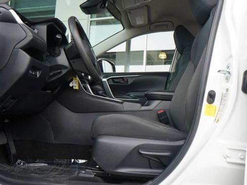 Used 2023 Toyota RAV4 LE AWD/4WD image 25