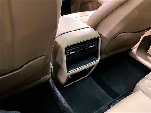 Used 2023 Porsche Cayenne image 26