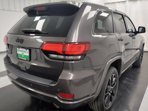 Used 2019 Jeep Grand Cherokee Altitude AWD/4WD image 9