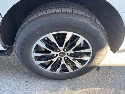 Used 2025 Ford Expedition Max Platinum image 7