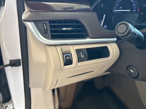 Used 2017 Cadillac XTS Luxury image 40