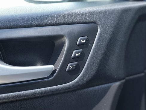 Used 2017 Toyota Highlander Limited image 28