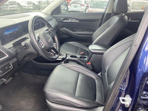 Used 2024 Kia Seltos EX FWD image 13