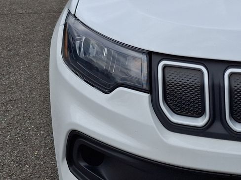 Used 2022 Jeep Compass Latitude w/ Sun and Sound Group image 9