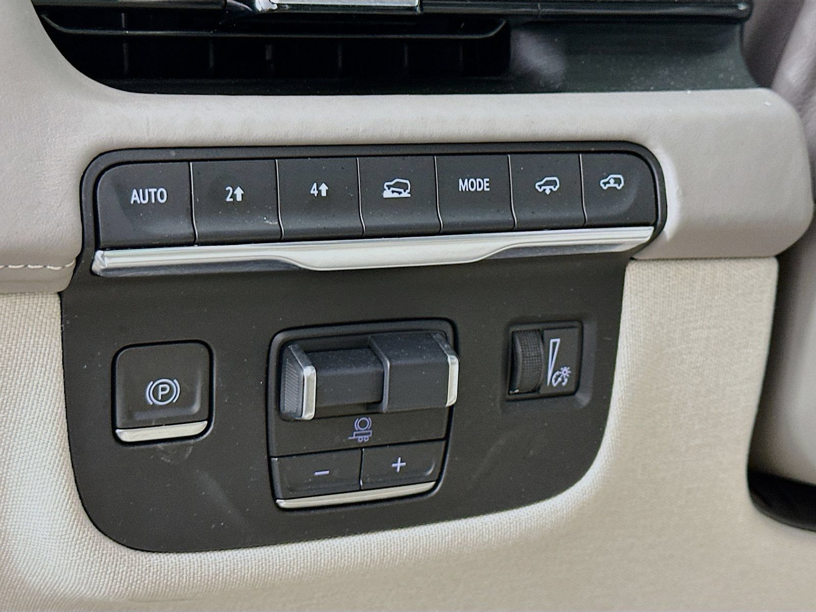 Used 2024 Cadillac Escalade Premium Luxury Platinum AWD/4WD image 10