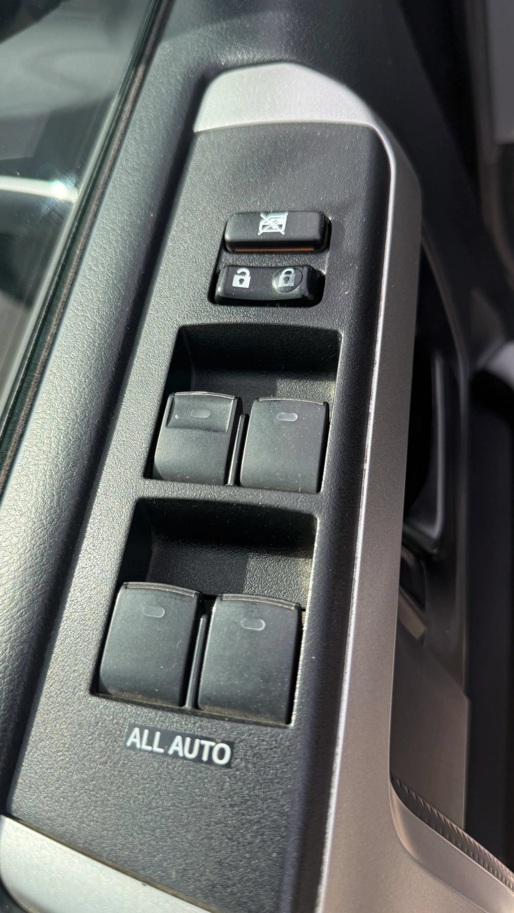 Used 2010 Toyota 4Runner SR5 w/ Convenience Pkg AWD/4WD image 20