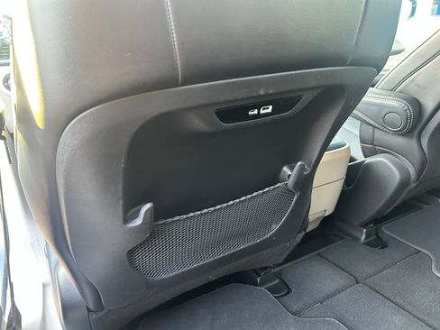 Used 2024 Chrysler Pacifica Touring-L image 32