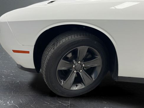 Used 2019 Dodge Challenger SXT RWD image 28