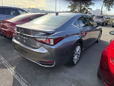 Used 2020 Lexus ES 300h Ultra Luxury image 5