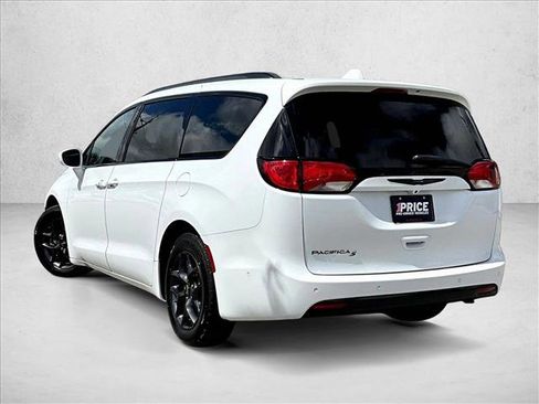 Used 2020 Chrysler Pacifica Touring-L Plus w/ Advanced Safetytec Group FWD image 13
