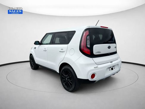 Used 2019 Kia Soul + FWD image 5