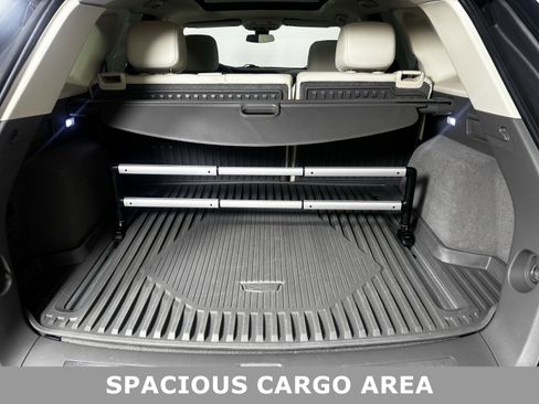 Used 2022 Cadillac XT5 Premium Luxury image 3