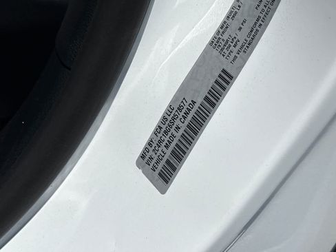 Used 2025 Chrysler Pacifica Select FWD image 34