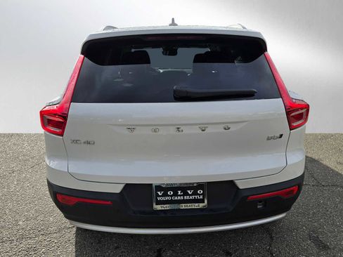 Used 2025 Volvo XC40 B5 Core w/ Protection Package Premier image 4