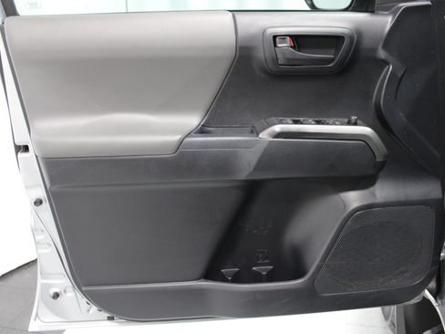 Used 2021 Toyota Tacoma SR5 w/ Technology Package AWD/4WD image 11