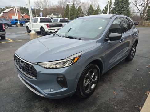 Used 2024 Ford Escape ST-Line w/ Tech Pack #1 AWD/4WD image 4