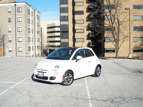 Used 2015 FIAT 500 Sport w/ Comfort/Convenience Group FWD image 17