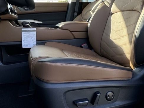 Used 2025 Nissan Pathfinder Platinum w/ Cargo Package AWD/4WD image 16