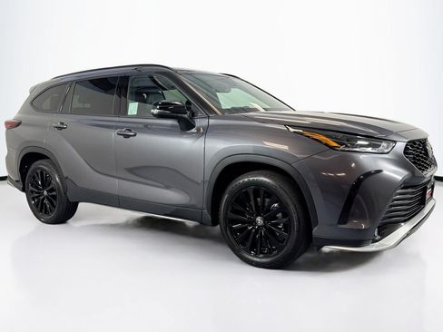 Used 2025 Toyota Highlander XSE AWD/4WD image 3