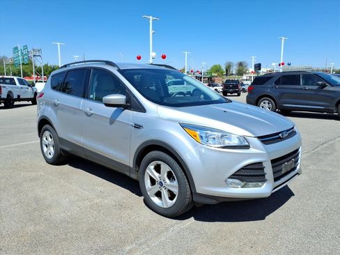 Used 2015 Ford Escape SE w/ Equipment Group 201A image 3