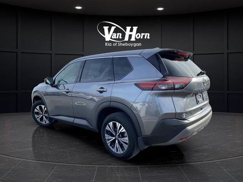 Used 2021 Nissan Rogue SV image 3