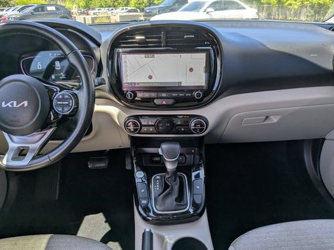 Certified 2025 Kia Soul EX FWD image 17