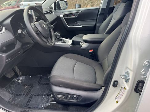 Used 2025 Toyota RAV4 XLE image 22