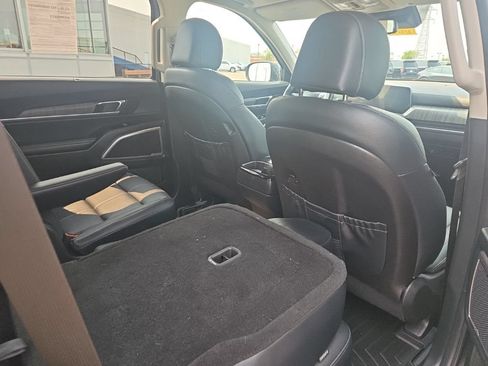 Used 2024 Kia Telluride EX w/ EX Captain's Chair Package AWD/4WD image 15