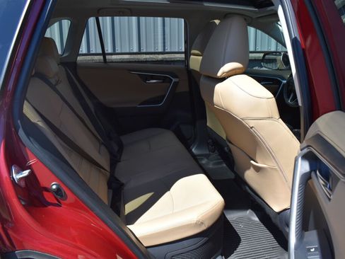 Used 2020 Toyota RAV4 Limited AWD/4WD image 23