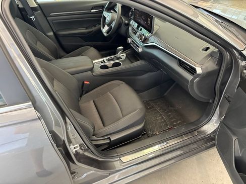 Used 2025 Nissan Altima 2.5 SV w/ SV Premium Package FWD image 41