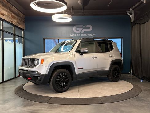 Used 2017 Jeep Renegade Trailhawk w/ Premium Trailhawk Package image 7