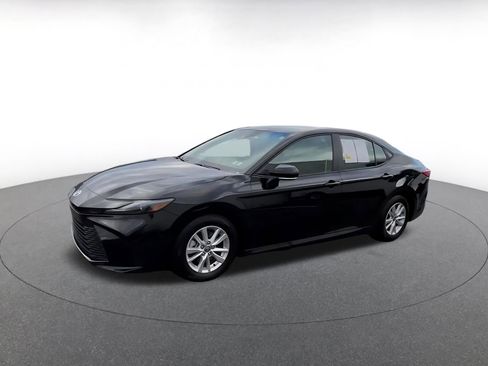 Used 2025 Toyota Camry LE image 7