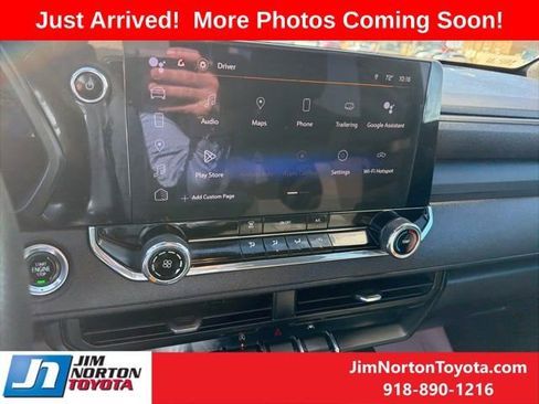 Used 2023 Chevrolet Colorado W/T image 11