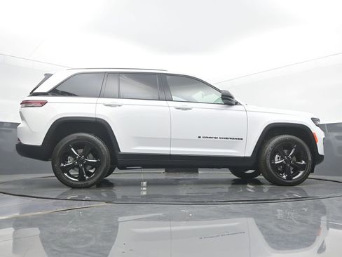 New 2025 Jeep Grand Cherokee Altitude image 52