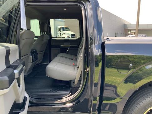 Used 2018 Ford F150 XLT w/ Equipment Group 302A Luxury AWD/4WD image 19