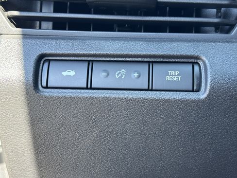 Used 2025 Nissan Altima 2.5 SV FWD image 30