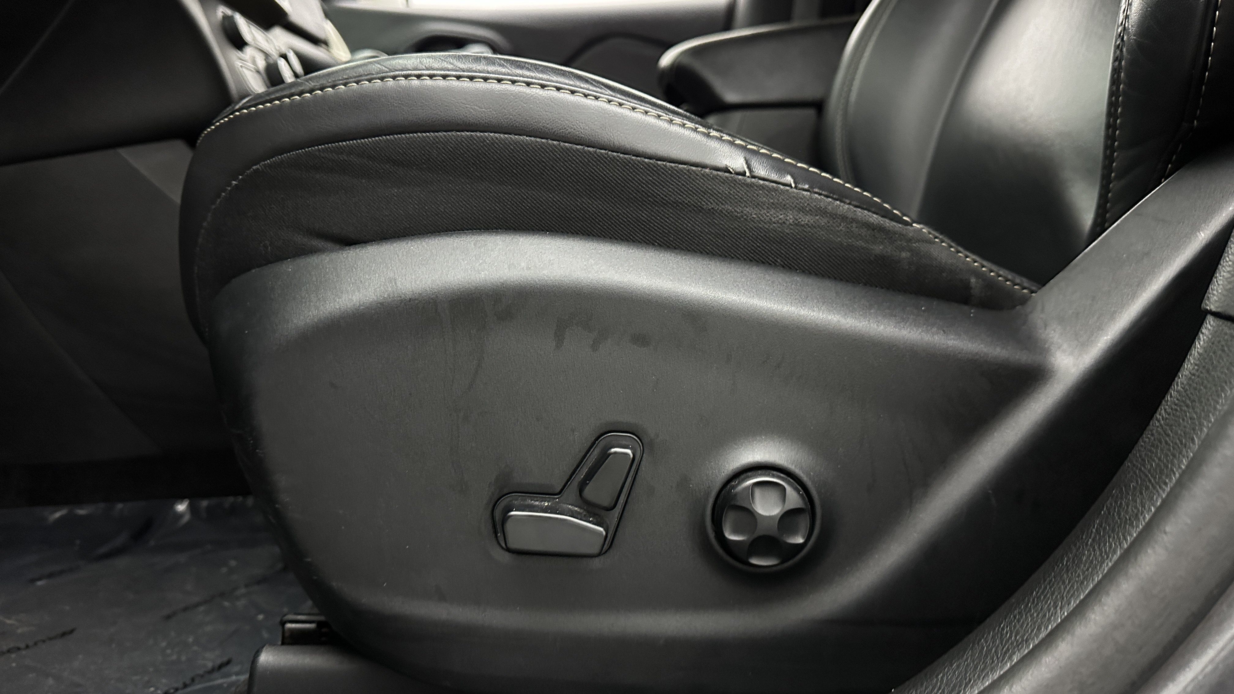 Used 2017 Jeep Cherokee Limited FWD image 15