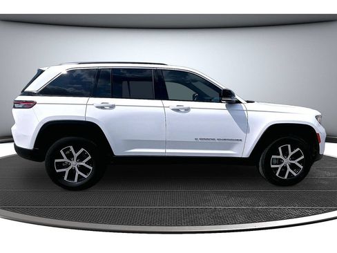 Certified 2025 Jeep Grand Cherokee Limited RWD image 14