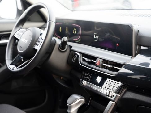 Used 2025 Kia Seltos S image 11