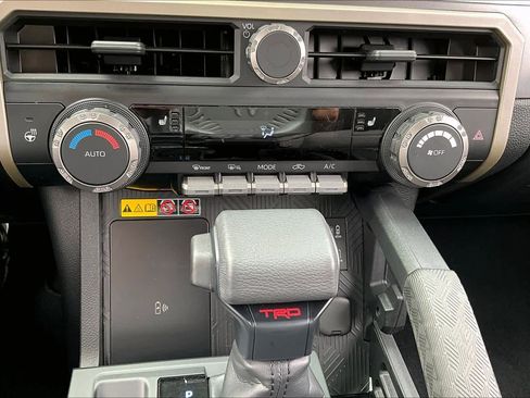 Used 2025 Toyota Tacoma TRD Sport w/ TRD Sport Upgrade Package AWD/4WD image 32
