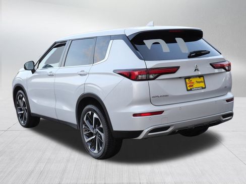 Used 2022 Mitsubishi Outlander SE image 5