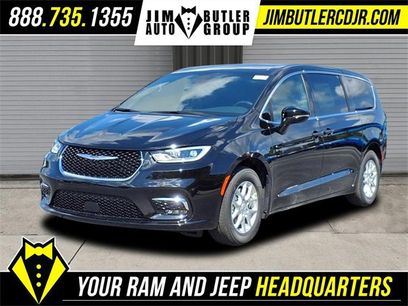 New 2025 Chrysler Pacifica Select