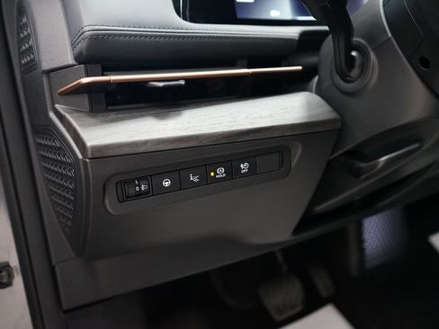 Used 2023 Nissan Ariya FWD image 32