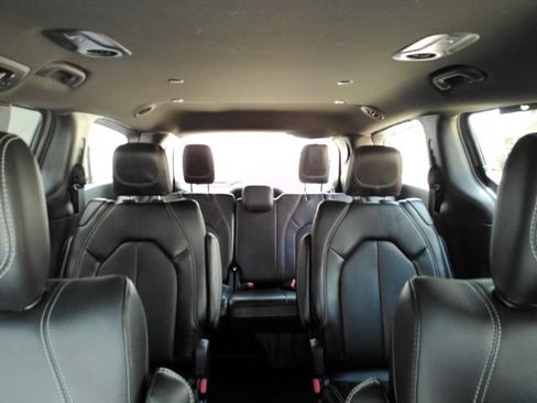 Used 2025 Chrysler Pacifica Select FWD image 40