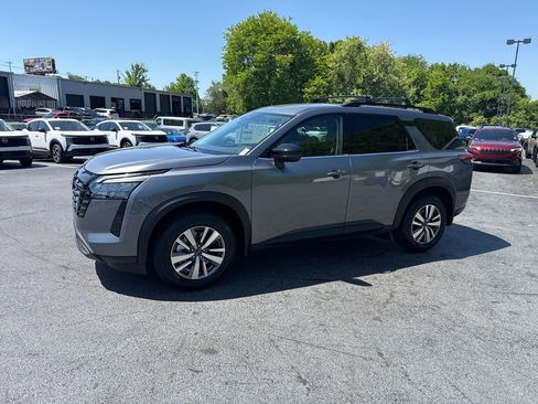 New 2026 Nissan Pathfinder SL FWD image 2