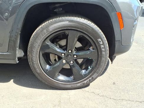Certified 2023 Jeep Grand Cherokee Altitude AWD/4WD image 10
