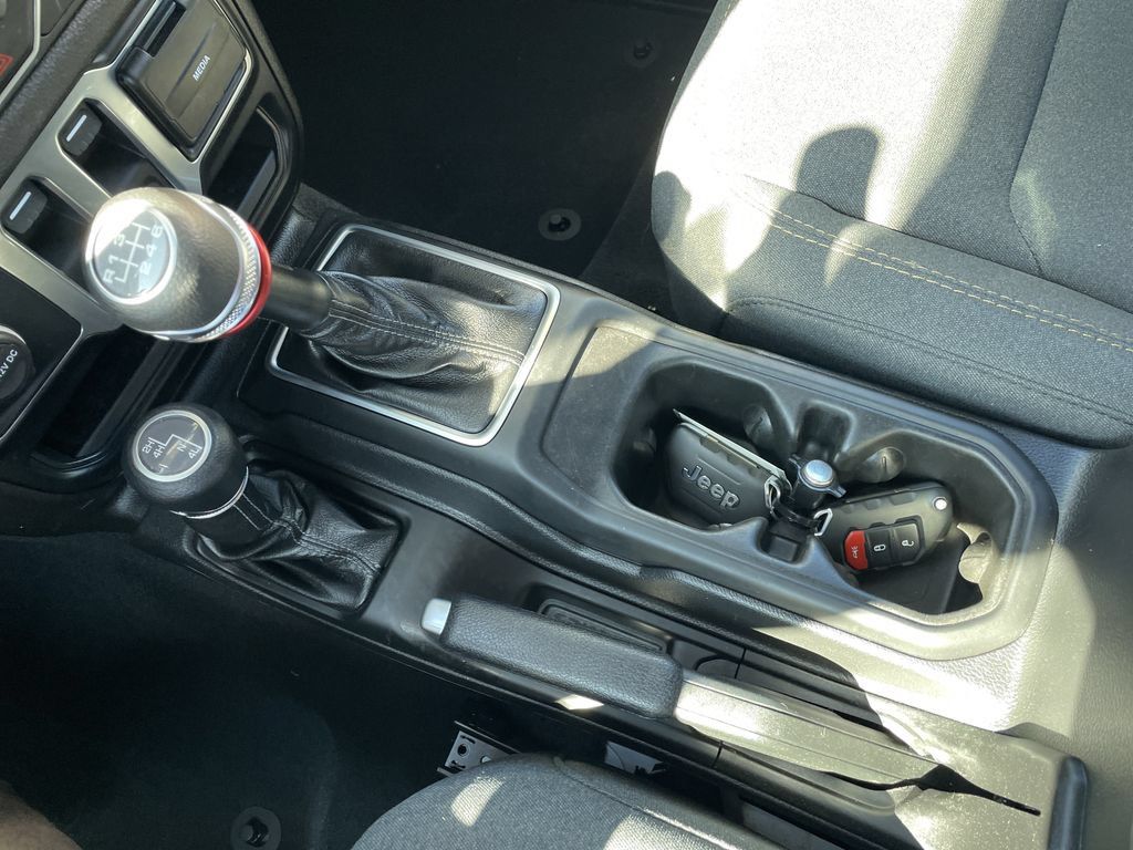 Used 2024 Jeep Wrangler Sport AWD/4WD image 21