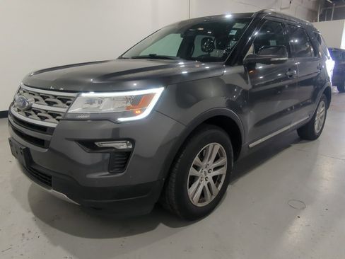 Used 2018 Ford Explorer XLT w/ Equipment Group 202A image 2
