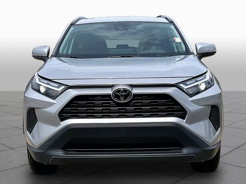 Used 2025 Toyota RAV4 XLE FWD image 7