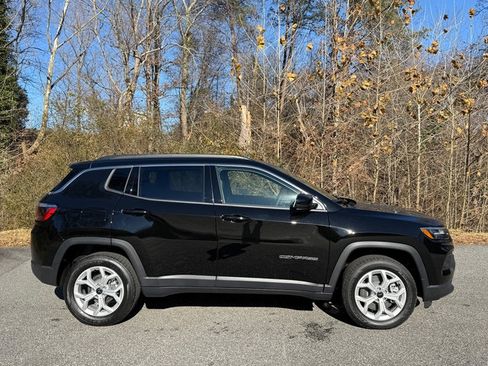 New 2026 Jeep Compass Latitude image 5